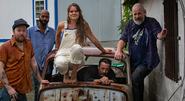 CHAMOMILE & WHISKEY’S FRIENDSGIVING REVUE CHAMOMILE & WHISKEY’S FRIENDSGIVING REVUE