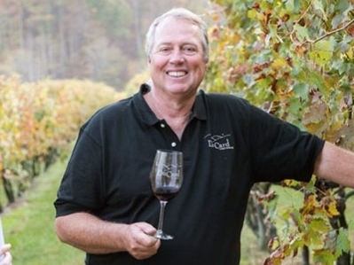 Community Corner: DuCard Vineyards Community Corner: DuCard Vineyards