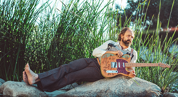 Jonny Fritz featuring Joshua Hedley with Sally Rose Jonny Fritz featuring Joshua Hedley with Sally Rose